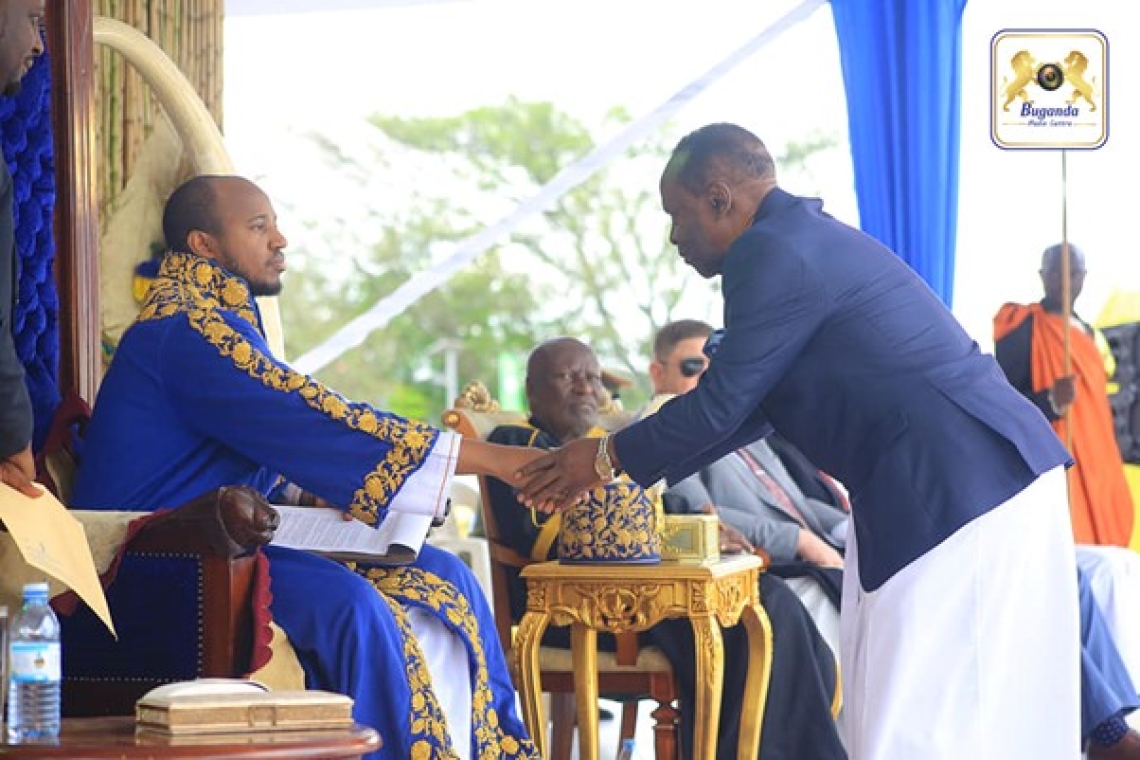 Owek. Patrick Luwaga Mugumbule greets King Oyo Nyimba Kabamba Iguru Rukidi IV